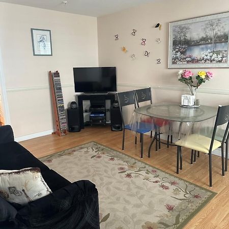 Clean And Quiet 2 Bdr 2 Bthr Private Entrance Entire Guests Suite Near Coquitlam Center Mall And Skytrain المظهر الخارجي الصورة